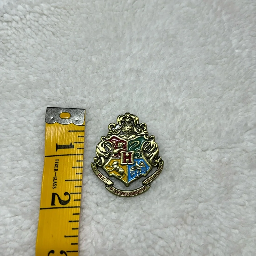 Harry Potter Gift Hogwarts Pin / Badge - All 4 Houses